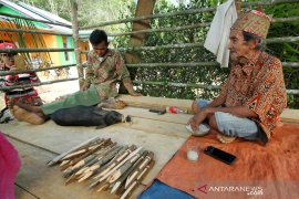 Upacara adat mulai kebuah