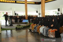 Bupati Anas minta bidan Banyuwangi turunkan angka kematian ibu dan bayi