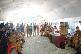 Bupati Halut tepati janji berkantor di depan pos tambang PT NHM