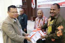 BPK serahkan LHP LKPD 14 pemerintah kabupaten di Papua