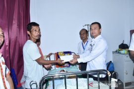 Wabup Bangka salurkan bantuan program "Semari" Rp5 juta
