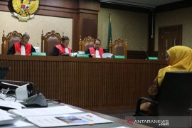 Di sidang tipikor, Khofifah bilang Rommy "awas kanginan"