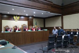 Terbukti terima suap empat anggota DPRD Kalteng divonis 5 dan 4 tahun penjara