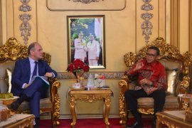 Gubernur Sulsel bersama Dubes Kanada bahas infrastruktur dan politik