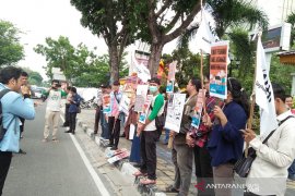 Karangan bunga unik sindir kegagalan Wali Kota Pekanbaru atasi banjir