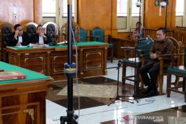 Remigo Berutu dituntut delapan tahun penjara (foto)