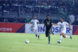 Gilas Persib 4-0, Persebaya ke papan atas klasemen Liga 1