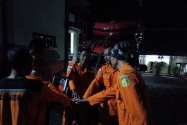 Tim SAR gabungan masih cari bocah hanyut di Sungai Brantas