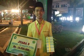 Fuady, juara umum sekolah yang jawara hafalan hadits