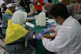 Calon haji Pacitan jalani tes hepatitis A