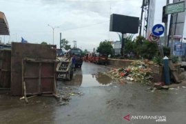 Bupati perintahkan camat dan kepala desa tindak tegas pembuang sampah sembarangan