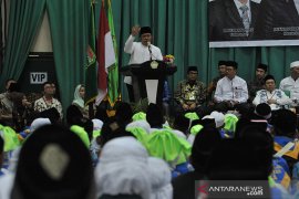 Gubernur dan Komisi VIII DPR RI lepas JCH embarkasi Palembang Page 3 Small