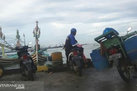 Lipsus - Ombak besar hadang nelayan Jembrana Bali