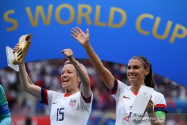 Megan Rapinoe sabet Sepatu Emas dan Bola Emas