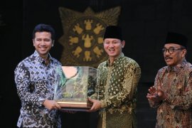 Bupati Trenggalek terima penghargaan khusus dari Wagub Jatim
