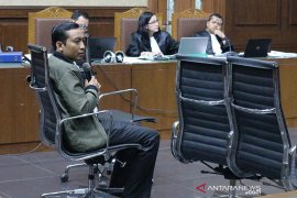 Staf khusus Menag bermain di dua kaki