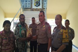 Kapolda Papua bantu dana untuk petinju Geisler Ap