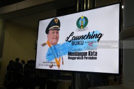 Perjalanan hidup dan kinerja Wali Kota Sibolga Syarfi Hutauruk dibukukan