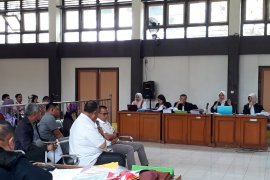 Jaksa tuntut komisioner KPU Palembang enam bulan penjara