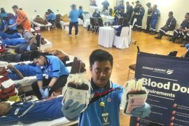Donor darah karyawan DSLNG kumpulkan 1.616 kantong untuk PMI Banggai Page 1 Small