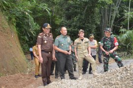 Pembangunan jalan desa tingkatkan kesejahteraan warga
