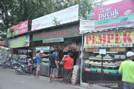 Pemberlakuan  sepuluh persen bagi penjual pempek Page 3 Small