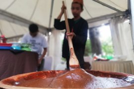 Dodol Betawi ditampilkan di Festival Pasar Baru