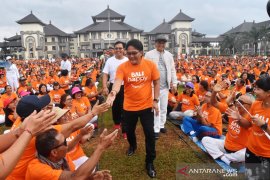 Peserta terbanyak, Badung raih rekor MURI senam yoga tertawa