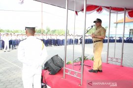 Bupati Anas semangati siswa Banyuwangi di hari pertama sekolah
