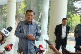 Wapres: pengangkatan guru honorer perlu selektif