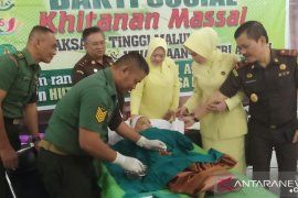 Puluhan anak di Ambon ikuti khitanan massal  HUT Adhyaksa