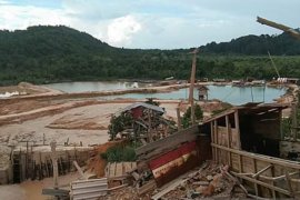 Pulau Patah Karimun bertahun-tahun digerogoti penambang pasir