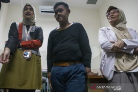 Persiapan bedah plastik Arya Permana
