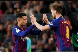 Pique berharap Coutinho tetap pilih Barcelona