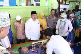 Bupati Mukomuko hadiri acara sunatan massal