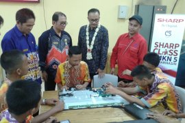 Siswa SMKN 5 Banjarmasin dapat program SHARP Class