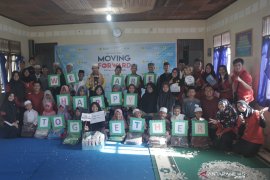 PLN UP3 Barabai berbagi kebahagiaan dengan anak panti asuhan