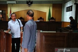 Hakim memvonis satu tahun terdakwa sampan Bima