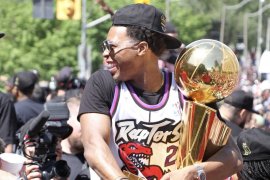 Lowry menjalani operasi jempol kiri