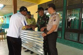 Marlis Syarif salurkan bantuan kepada para pedagang korban kebakaran