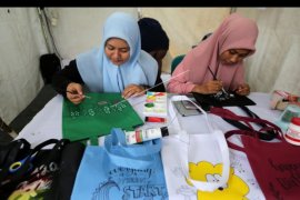 Solusi mengurangi kantong plastik