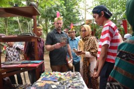 Wakil Dubes Australia kunjungi destinasi wisata perdamaian di Jember