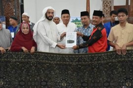 Masjid Agung Tebing Tinggi terima bantuan karpet eks Masjidil Haram