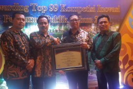 Bupati Tulungagung terima penghargaan inovasi layanan publik bidang kesehatan