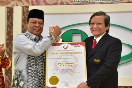 Gubernur terima sertifikat paripurna RSUD Ulin dari KARS