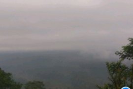 Gunung Semeru mengalami gempa letusan