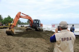 BPBA dan BPBD Aceh Barat kerahkan alat berat atasi banjir rob