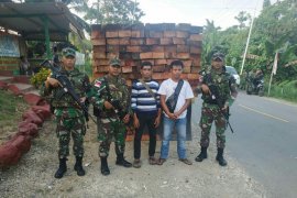 Satgas Yonif 328/DGH amankan 170 batang kayu ilegal