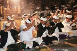 Pemprov Bali laksanakan "Ngaturang Bakti Penganyar" di Pura Mandara Giri Semeru