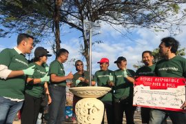 Kurangi sampah, asbak raksasa ditempatkan di Sanur Bali